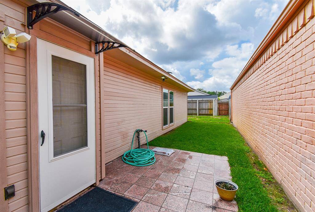 Side patio