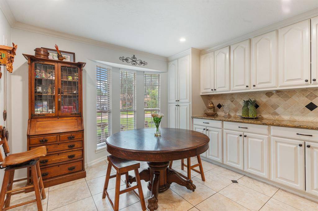 Large breakfast area has tons of natural light