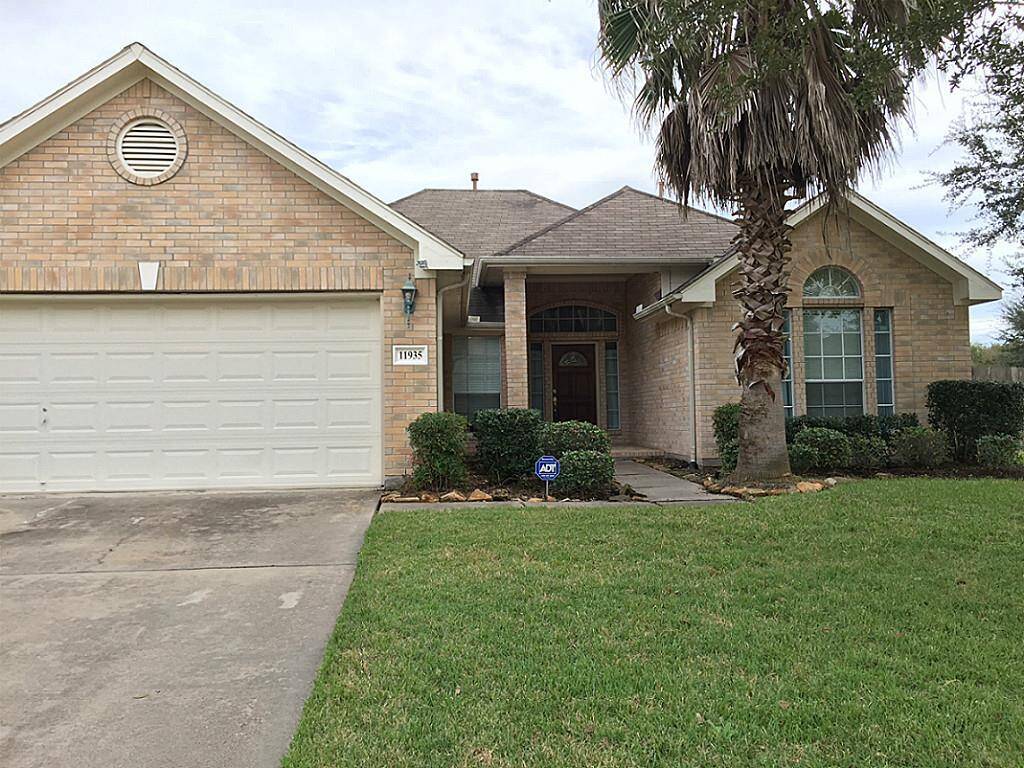 Cozy one story house in Sugar Land neighborhood! close to tennis court,swimming