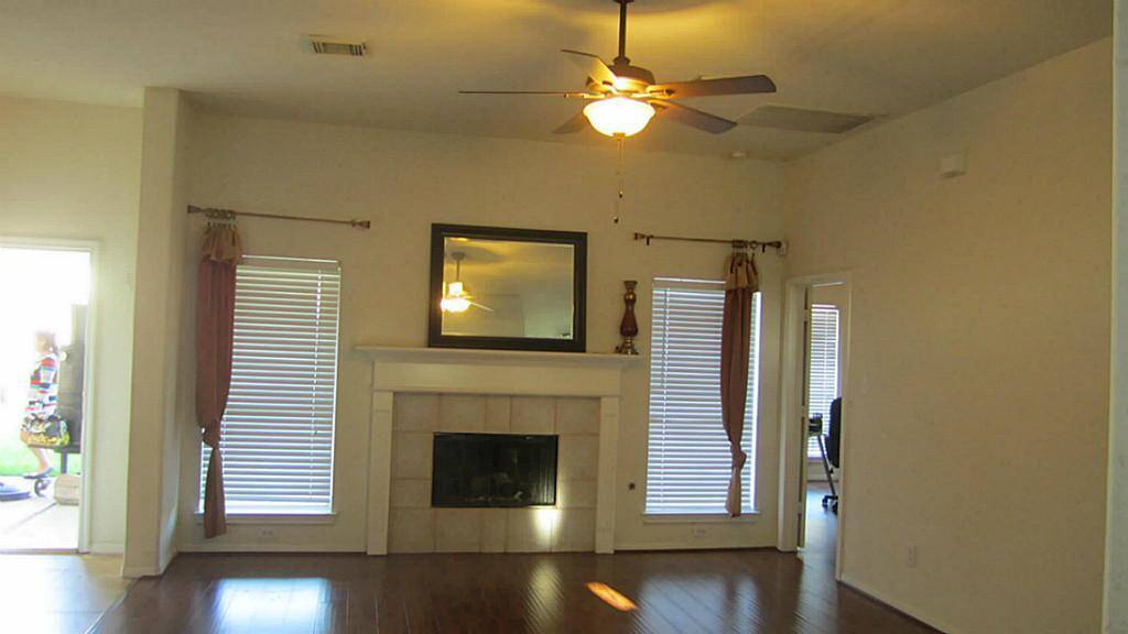 Updated laminated floor - open family room with high ceiling and fireplace !!