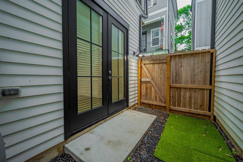 Perfect amount ot outdoor space for BBQ grilling.