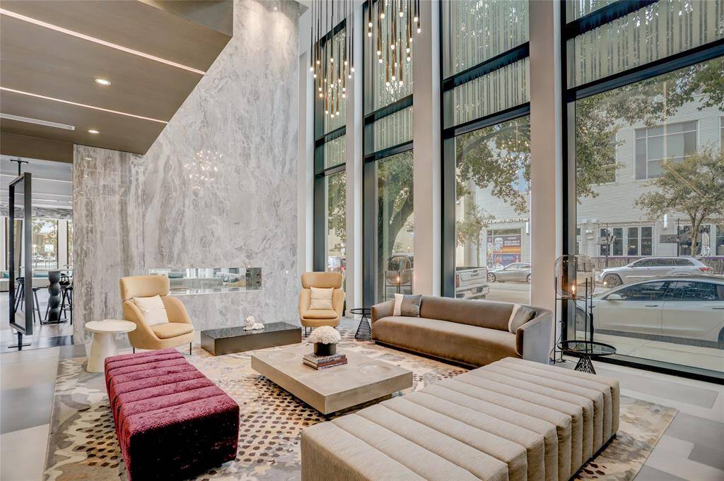 Every detail, from the concierge’s welcoming presence to the high-end finishes, ensures an impressive experience from the moment you step inside.