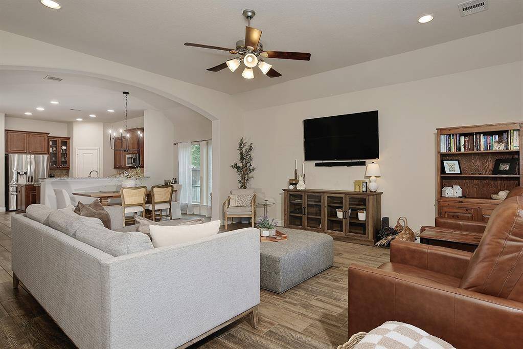 A celing fan and wall mount tv complete the living space (wall mount stays)