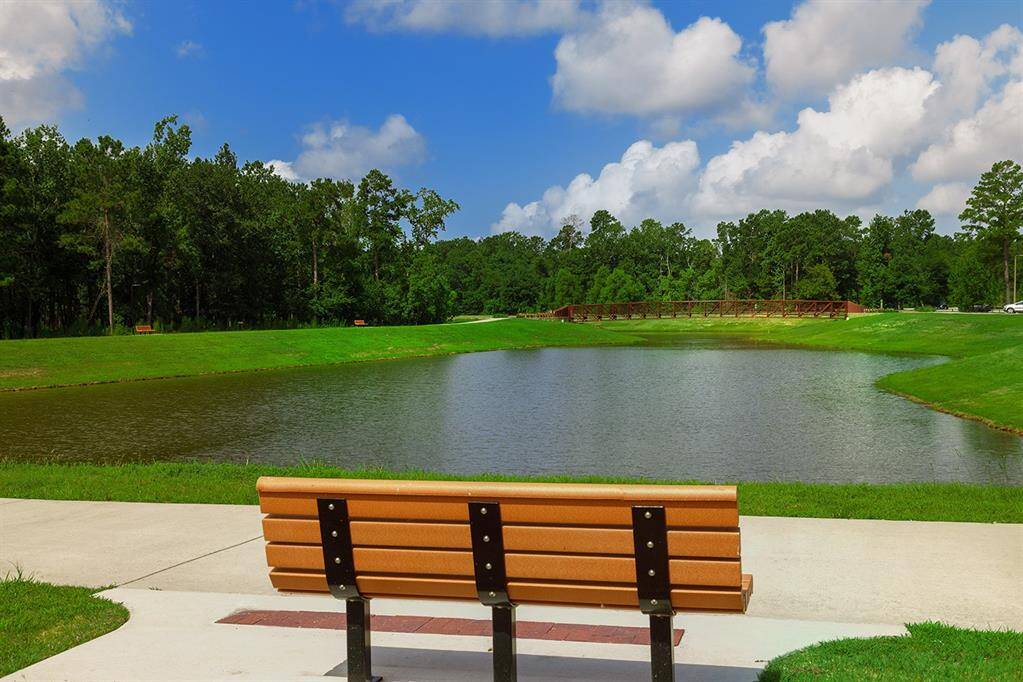 Ponds, pathways and outdoor spaces to enjoy the wooded scenery