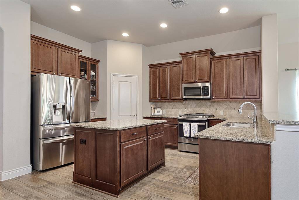 Refrigerator conveys with the sale