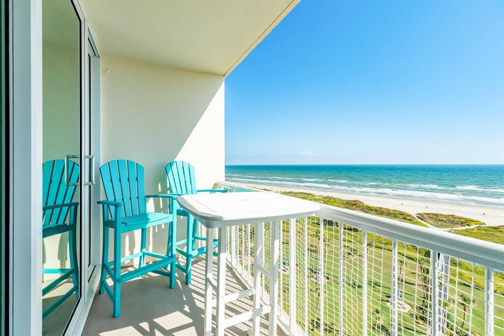 This is the "happy spot" breakfast coffee, lunch or enjoy drinks on the patio before dinner.