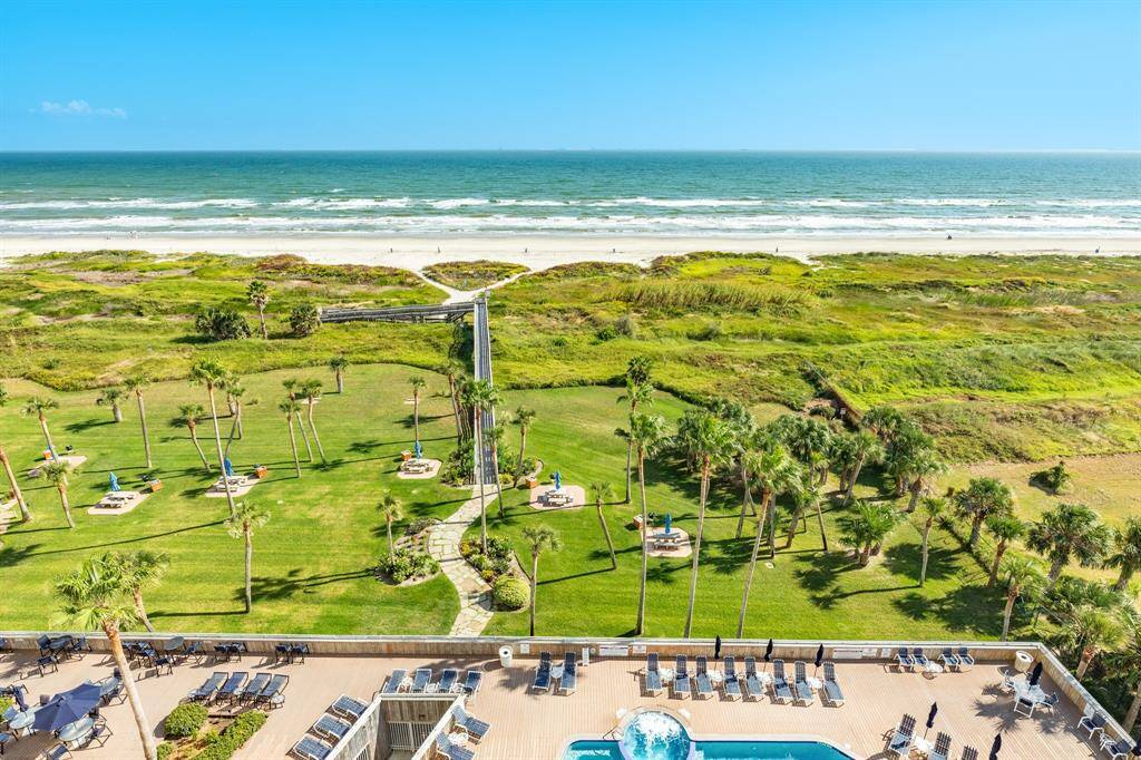 Direct views of the beach and pool!