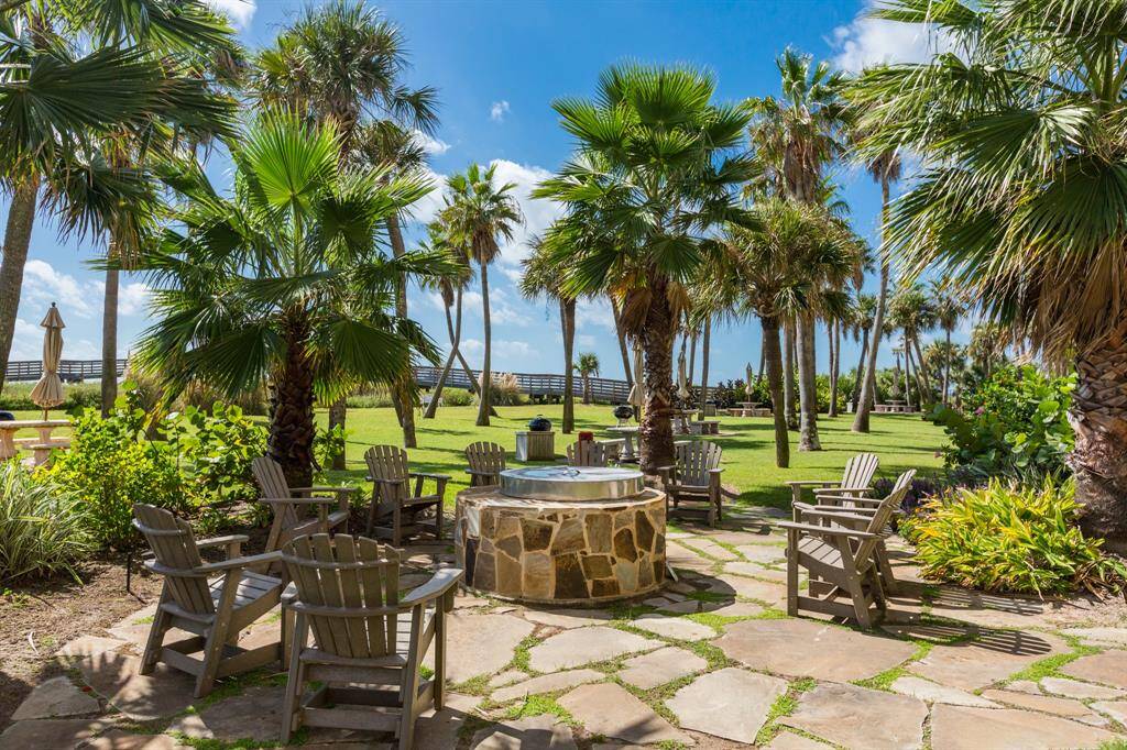 Firepit area for enjoying your company or just relaxing.