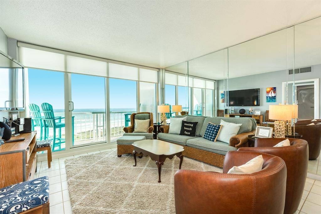 #811 has wonderful unobstructed views of the East Beach, Gulf & Pool.
