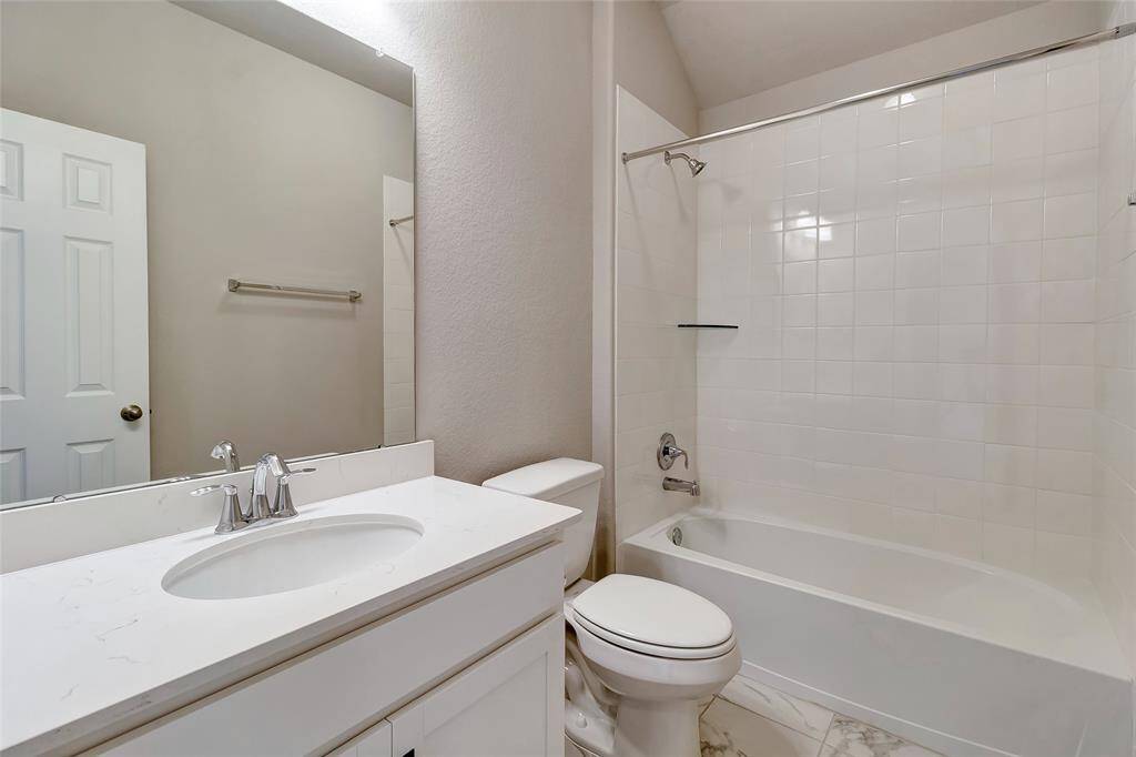 Note: Sample product photo. Actual exterior and interior selections may vary by homesite. Photo may be virtually staged
