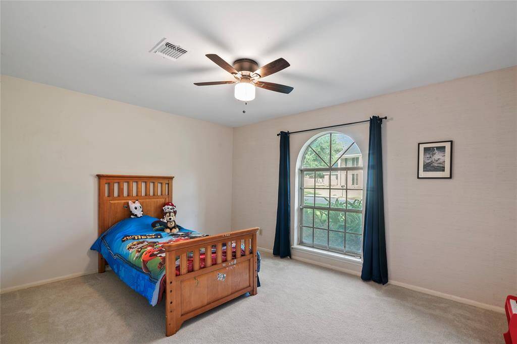 Large 2nd bedroom downstairs