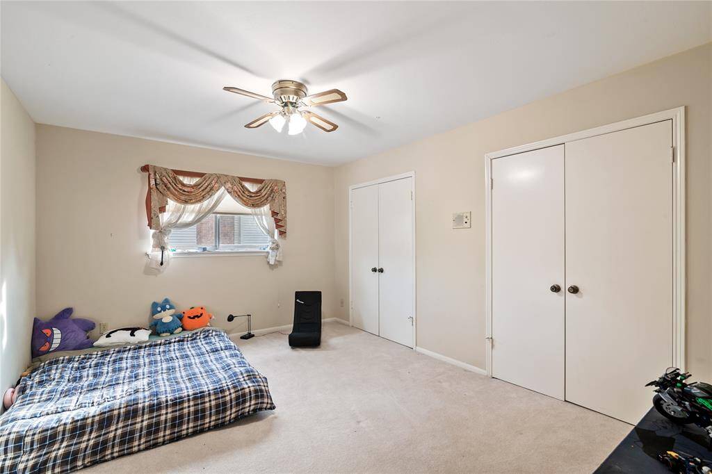 Large upstairs Bedroom