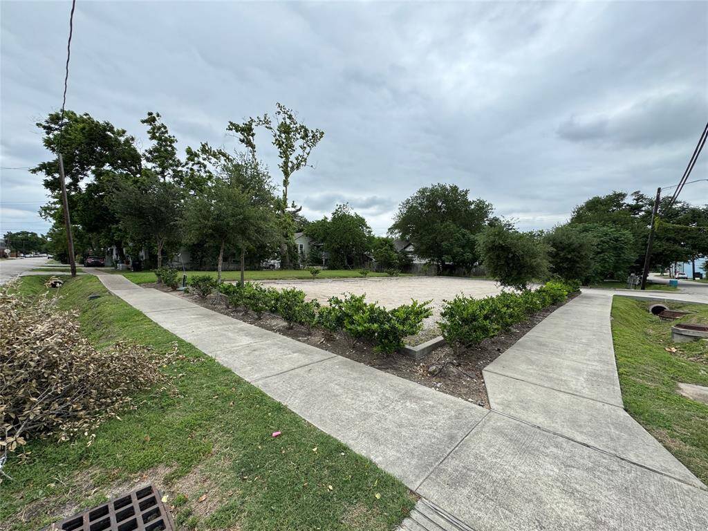 10,000 SF Corner Lot