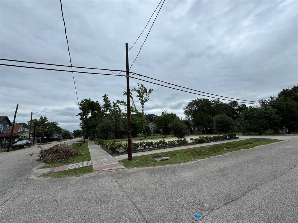 10,000 SF Corner Lot Located at the intersection of Terry Street & Brooks Street
