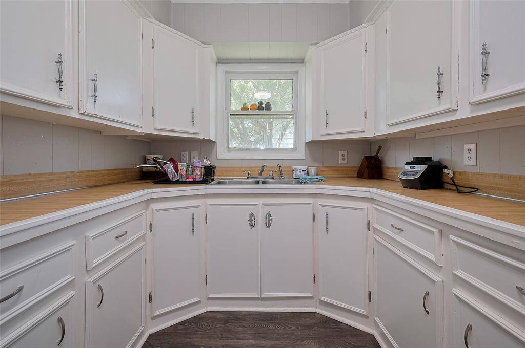U-shaped and efficient, the kitchen delivers abundant counter space and cabinetry, with a layout that keeps everything within reach—ideal for both quick bites and culinary experimentation.