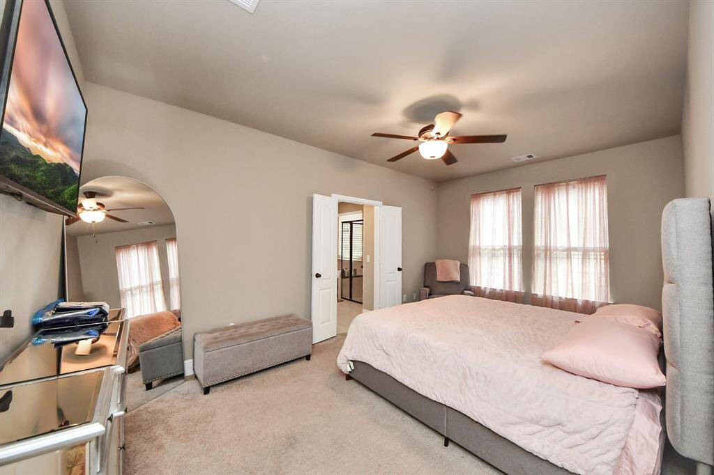 Second bedroom, perfect for guests or family members to relax.