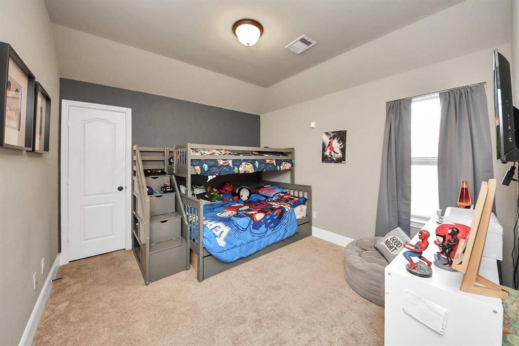 Fourth bedroom, a relaxing and functional space.
