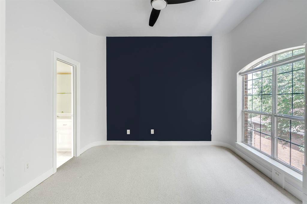 Secondary en suite bedroom top floor