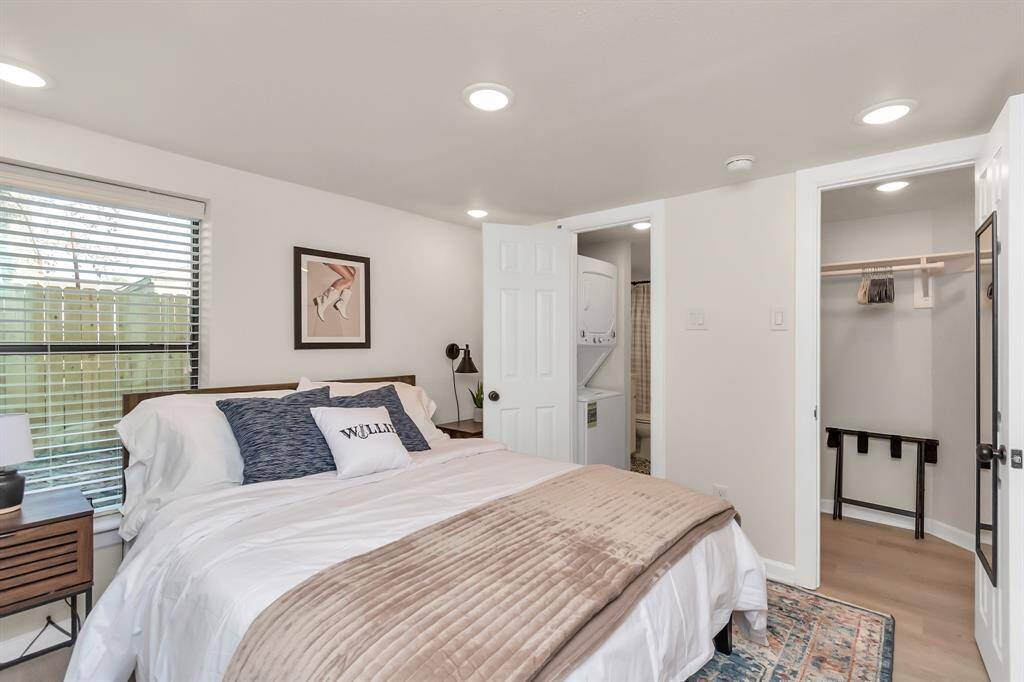 Apt 1-Bed Room