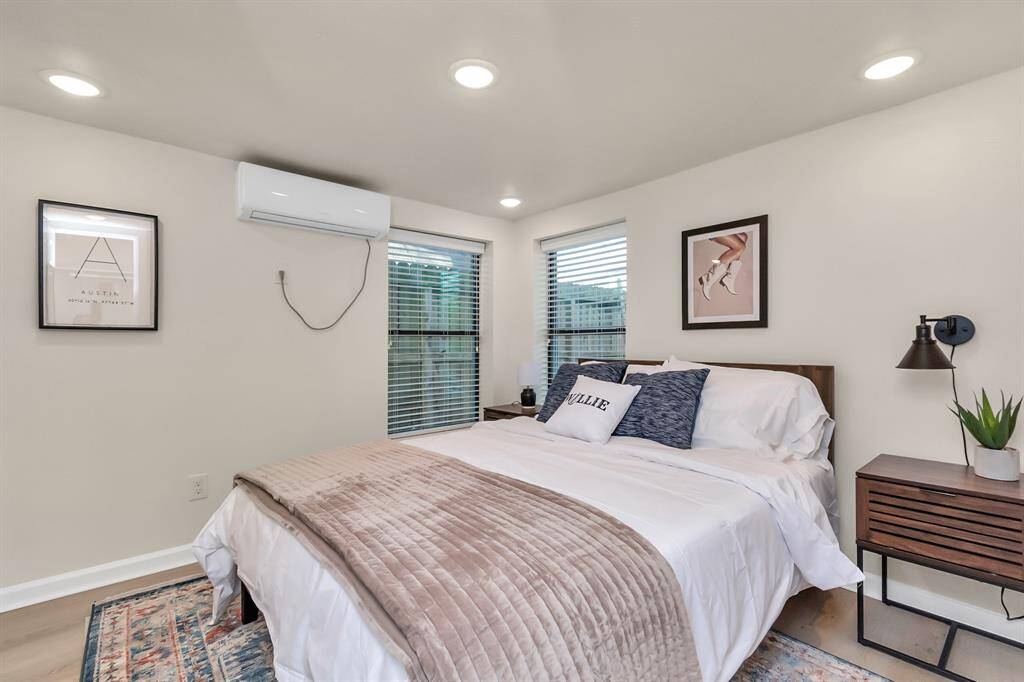 Apt 1-Bed Room