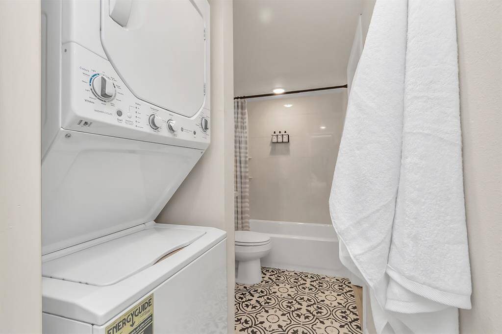 Apt 1-Laundry Area