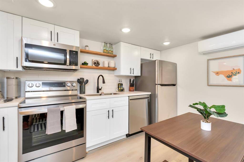Apt 2-Kitchen & Dining