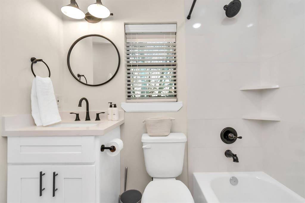 Apt 3-Bathroom