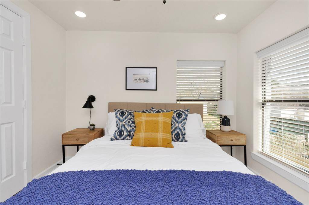 Apt 4-Bed Room