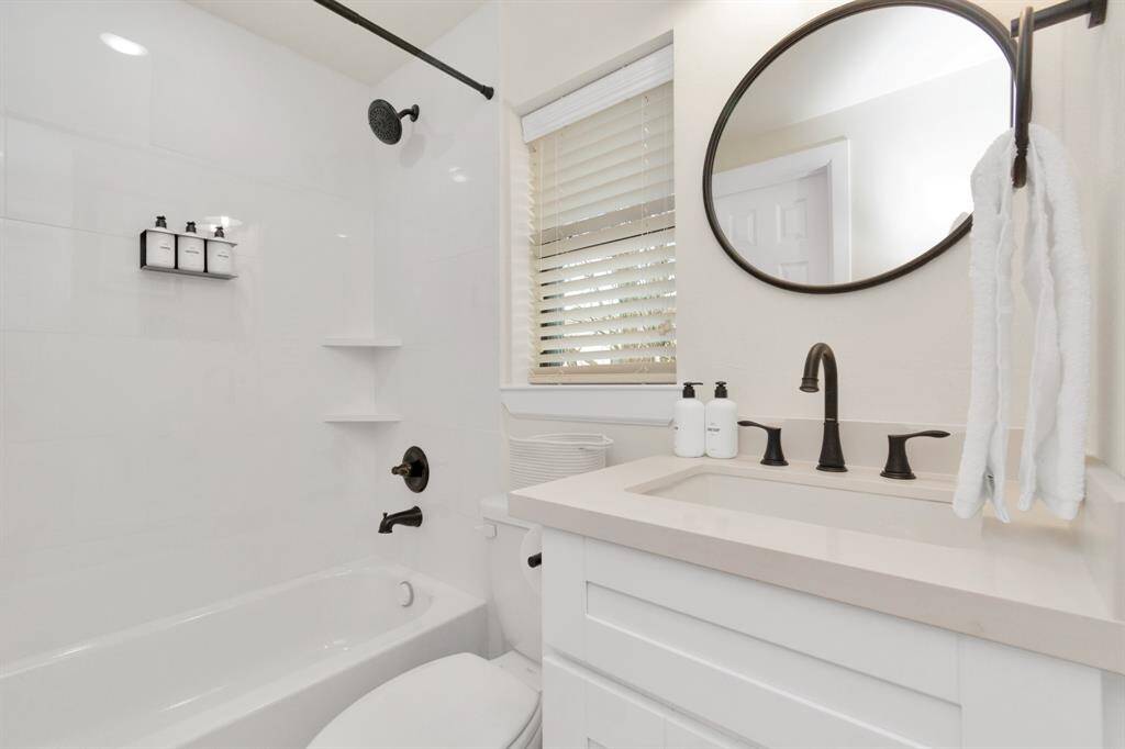 Apt 4-Bathroom