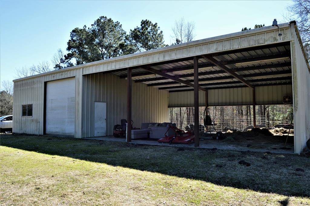 Shop with concrete floor, electricity
