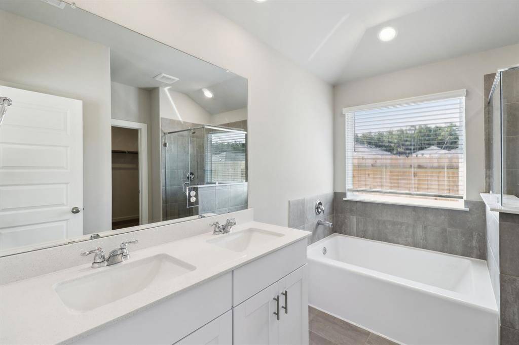 Photo is not of the actual home but is an inspirational photo of builder’s model home and may depict options, furnishings, and/or decorator features that are not included.