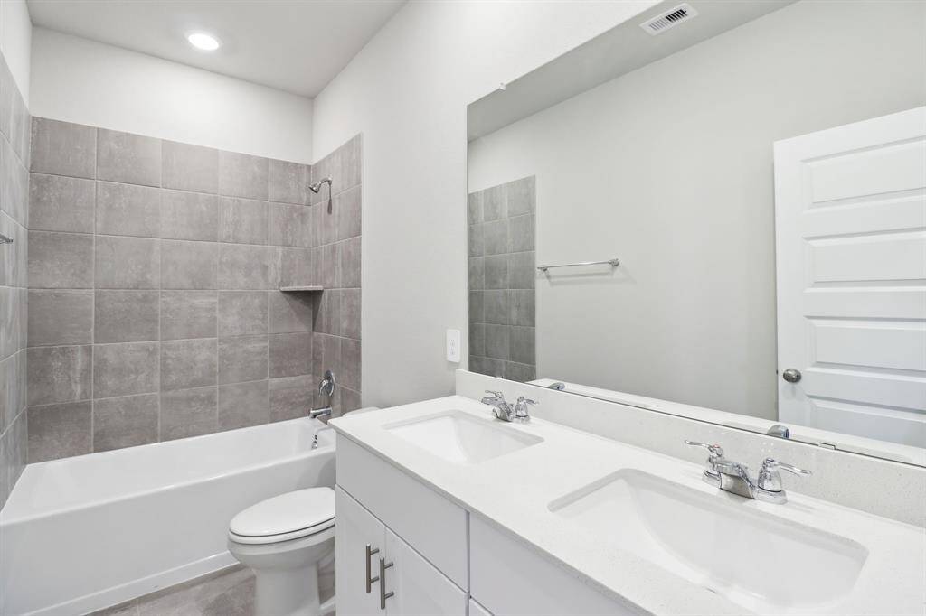 Photo is not of the actual home but is an inspirational photo of builder’s model home and may depict options, furnishings, and/or decorator features that are not included.