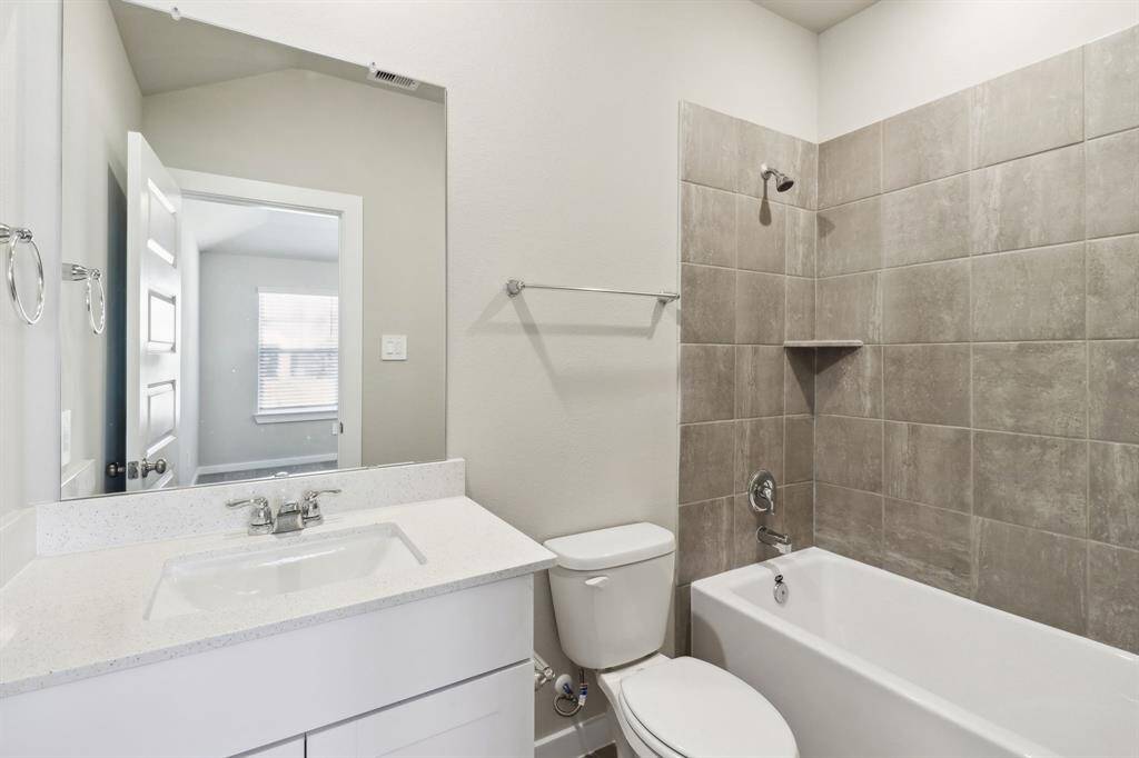 Photo is not of the actual home but is an inspirational photo of builder’s model home and may depict options, furnishings, and/or decorator features that are not included.