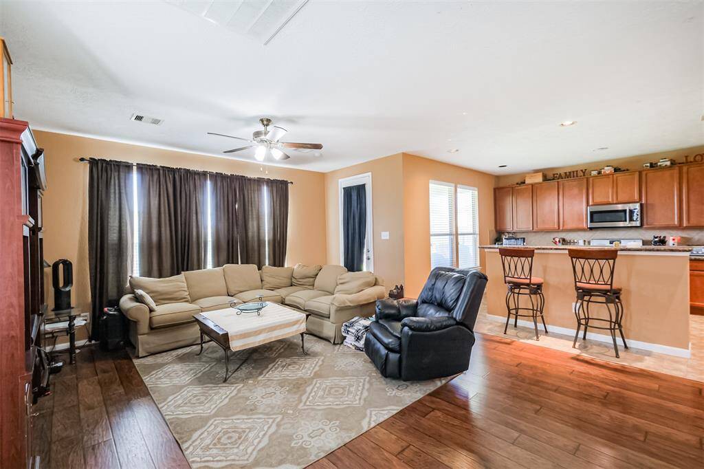 Livingroom and Kitchen area