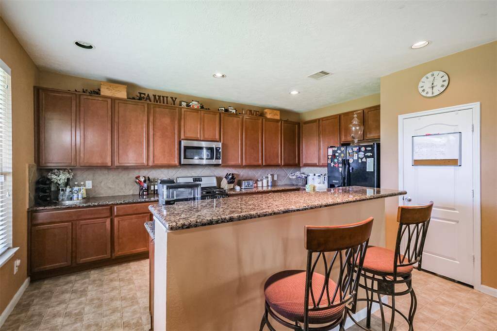 Plenty of cabinetry