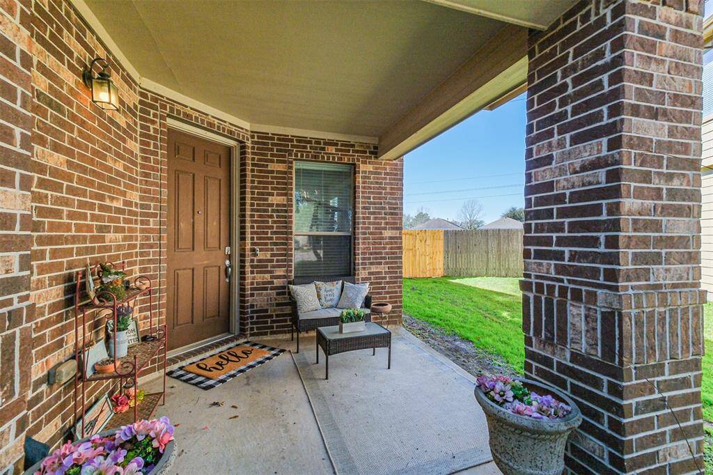 Covered front porch for those rainy days
