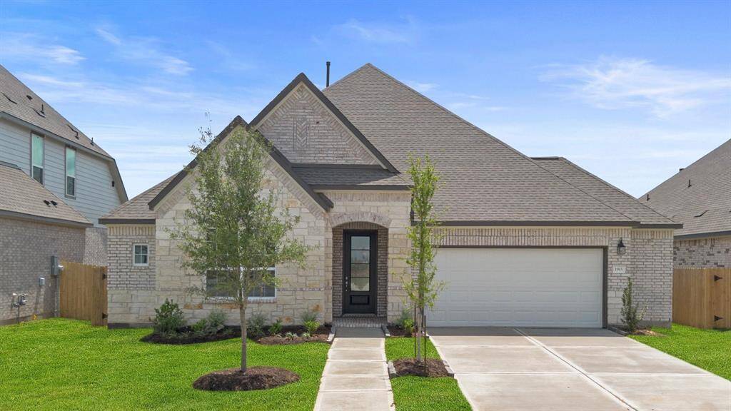 Welcome home to 1915  Quarry Harbor Drive located in the community of StoneCreek Estates zoned to Lamar CISD.
