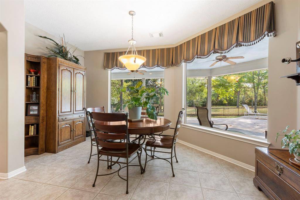 Whether you're planning the day's activities with family or simply savoring a quiet moment, this breakfast room provides the ideal setting. Its thoughtful design ensures a seamless connection to the kitchen, making it both functional and charming. Embrace the opportunity to create cherished morning routines in this delightful space.