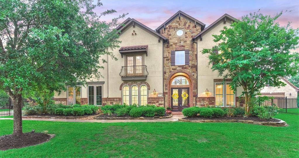 Check out this truly paradise backyard, home sits on a half acre lot over looking the pond offering a lagoon pool and spa, outdoor kitchen, firepit area and outdoor living space!