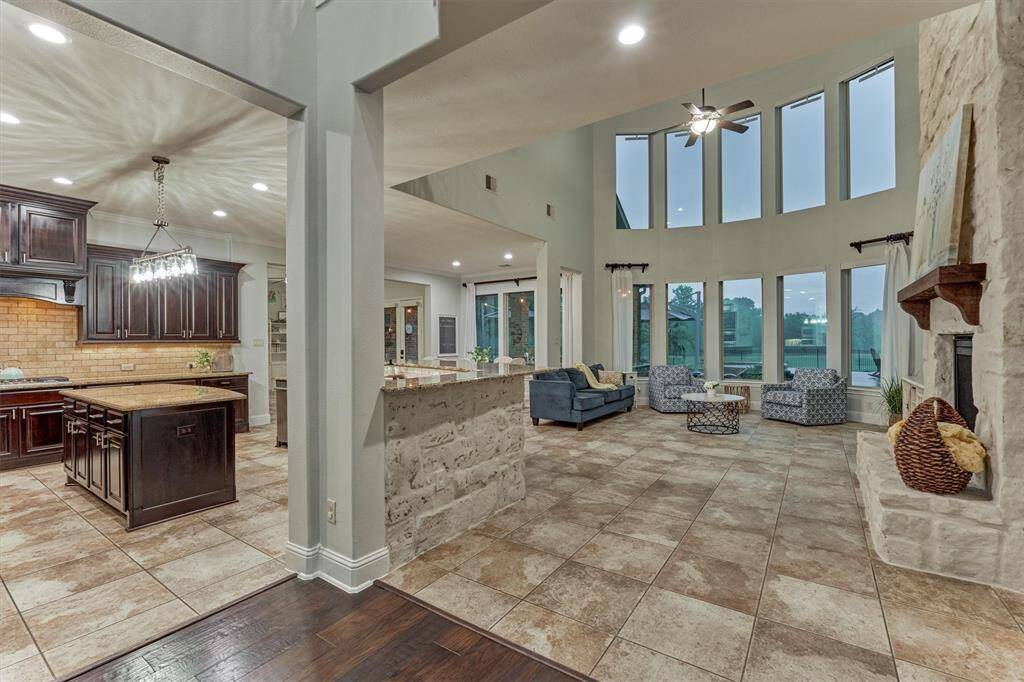 Natural light throughout