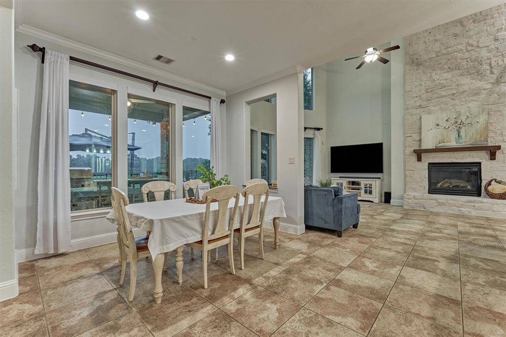Home offers a formal dining area plus this large sized breakfast area overlooking the backyard.