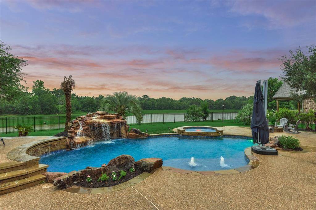 Welcome to 21603 Fairhaven Creek Drive in the desirable Lakes of Fairhaven. This is one of the most desirable floor plans in the neighborhood.