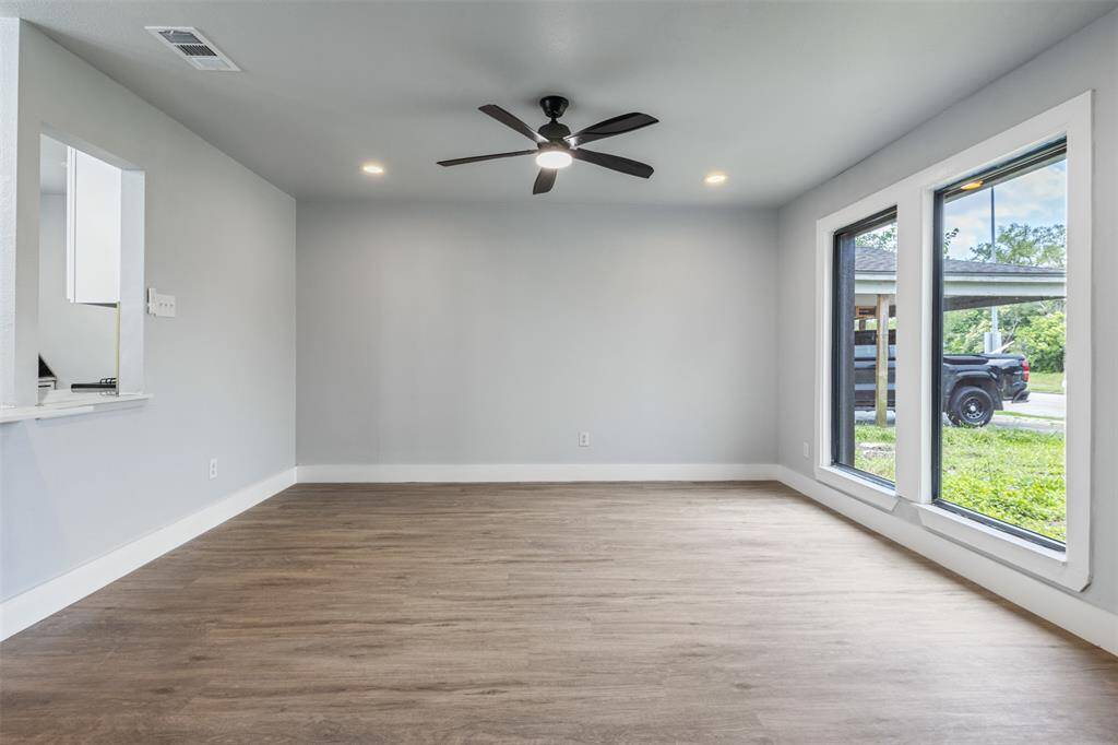 tons of natural light from window