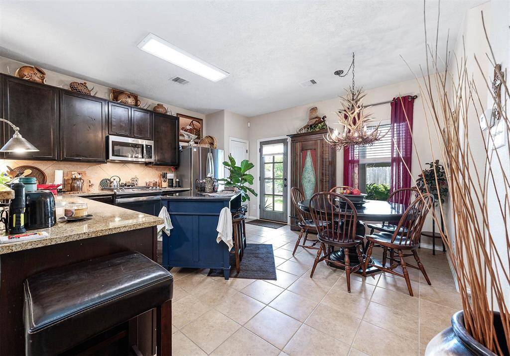Discover a spacious kitchen featuring a designer island, perfect for culinary creativity and entertaining guests.