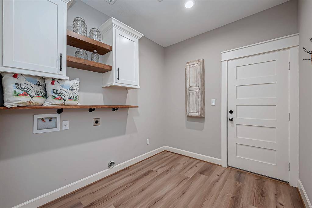 Plenty of room to do laundry with style.