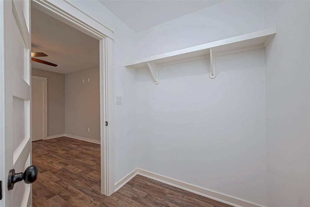 And a full bathroom easy to navigate, perfect for those needing an extra ease.