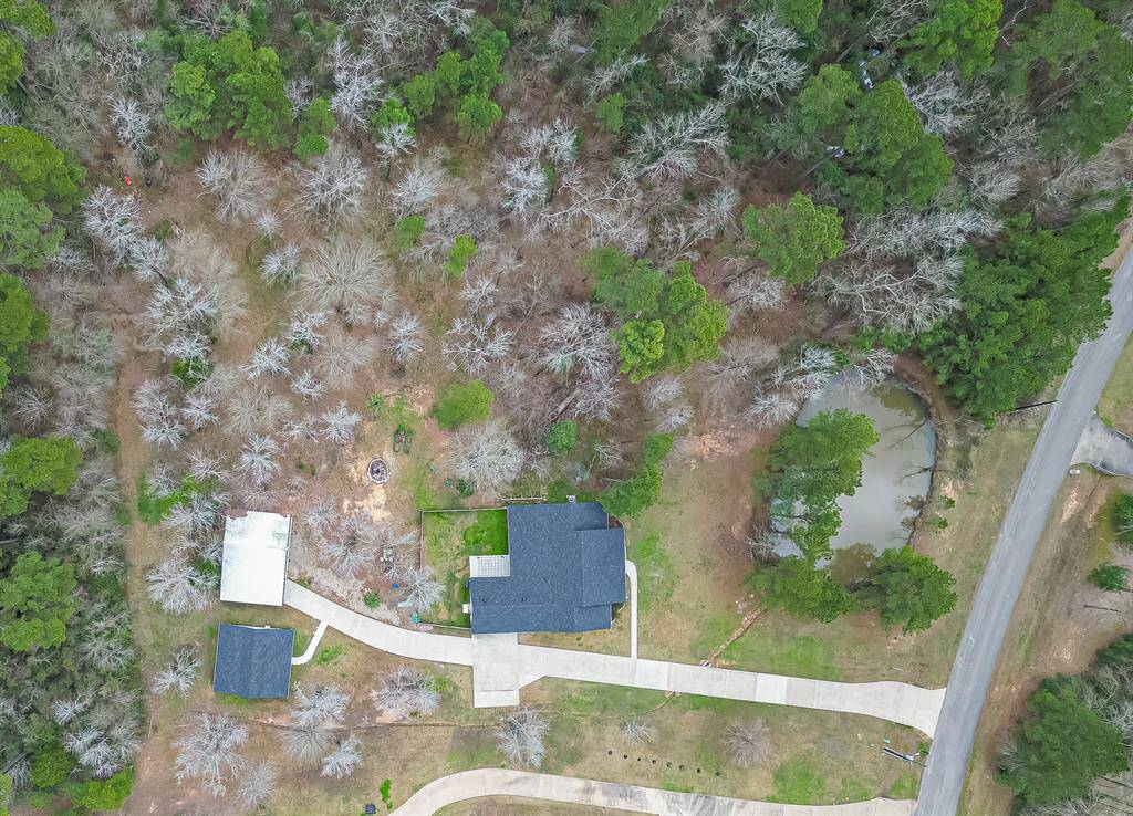 Enjoy the beauty of your acreage and step into a house that's got everything you're looking for.