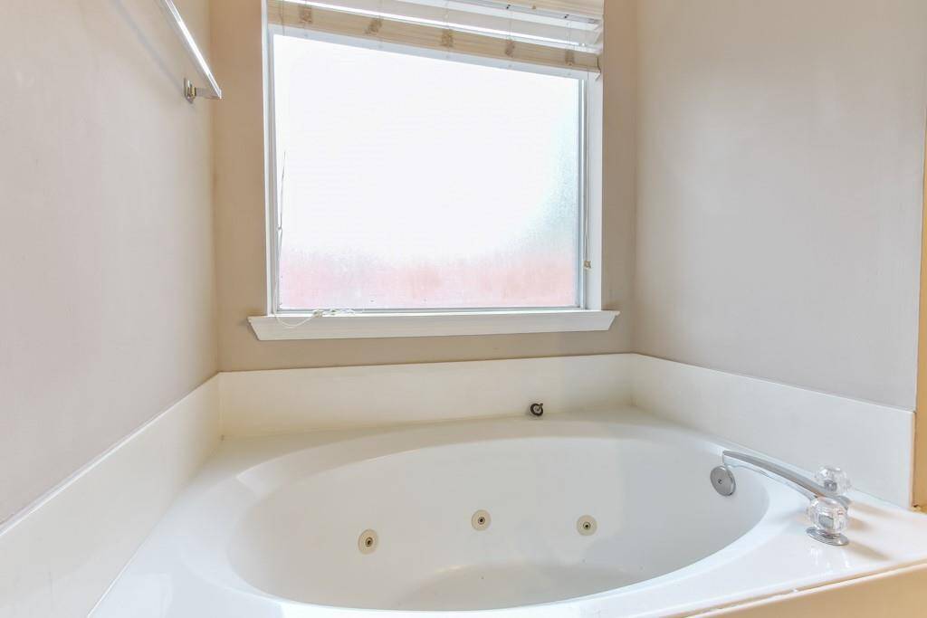 Jetted tub