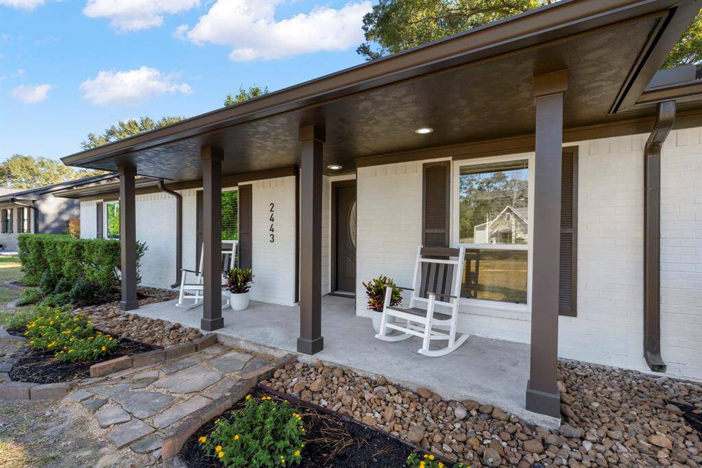 Welcome to 2443 Ripplewood in popular Carriage Hills.