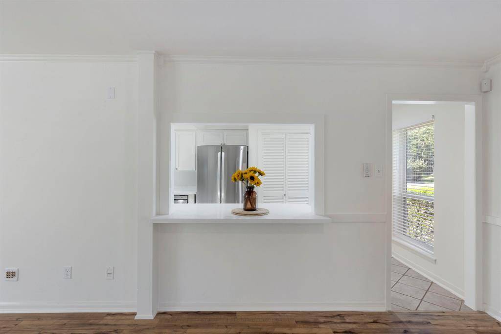 Pass-through from kitchen.